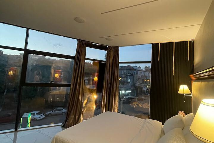 Room 7 of 17