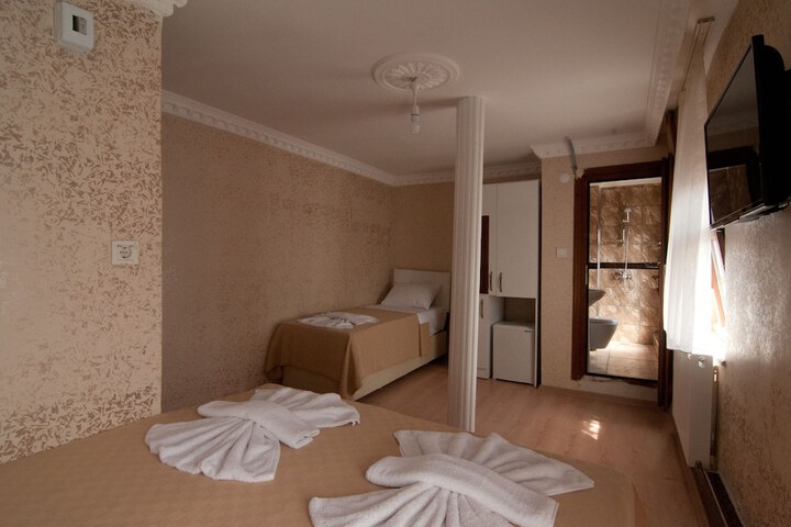 Room 13 of 22