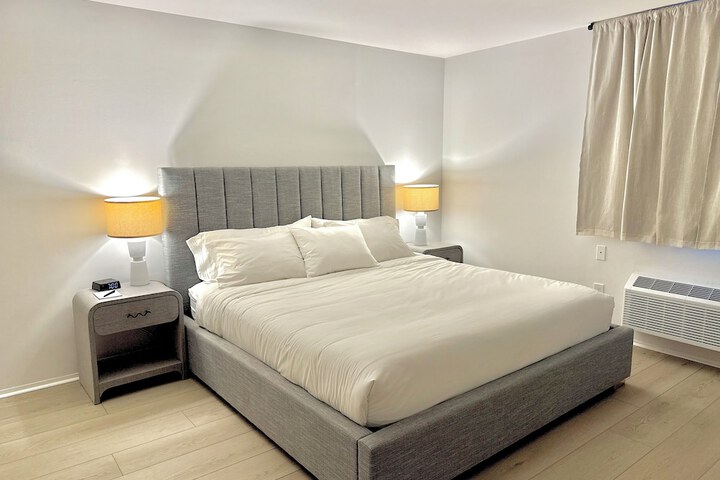 Room 4 of 28