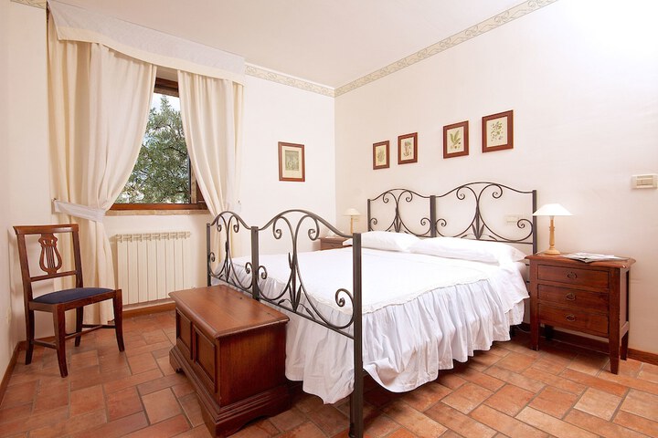 Room 5 of 75