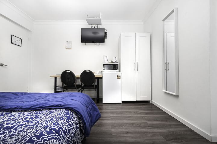 Room 17 of 31