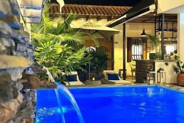 Pool 13 of 18