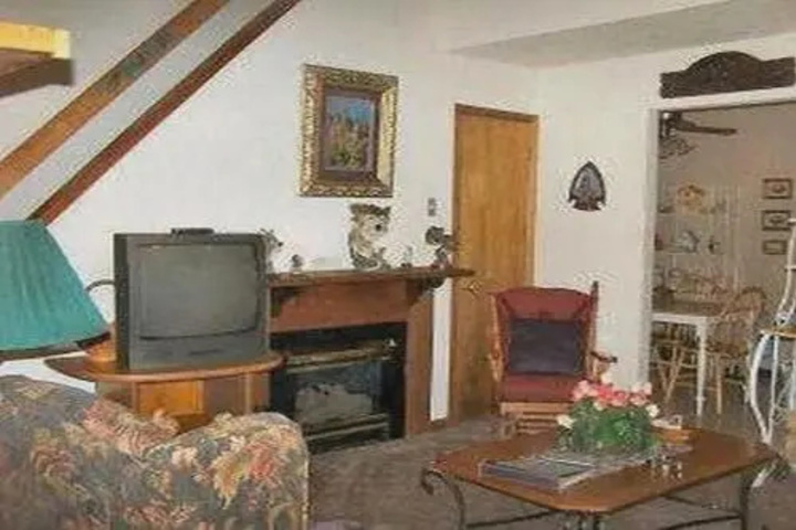 Room 4 of 19