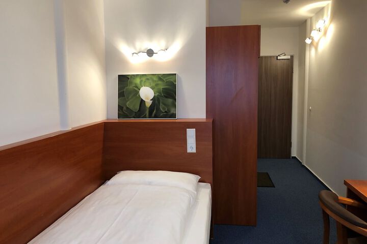 Room 11 of 26