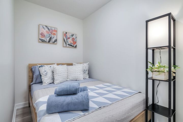 Room 4 of 32