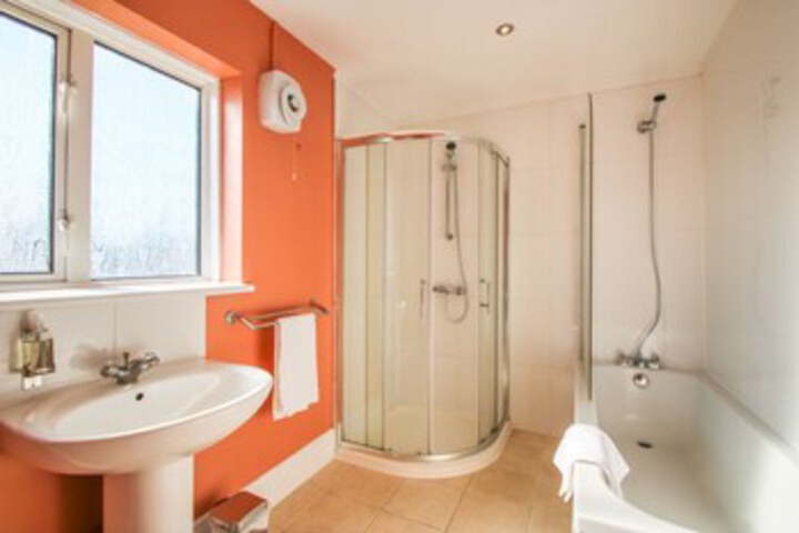 Room 2 of 10