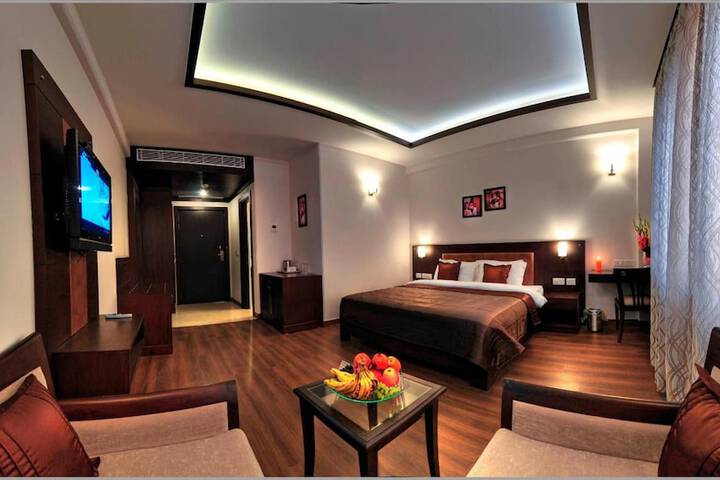 Room 8 of 33