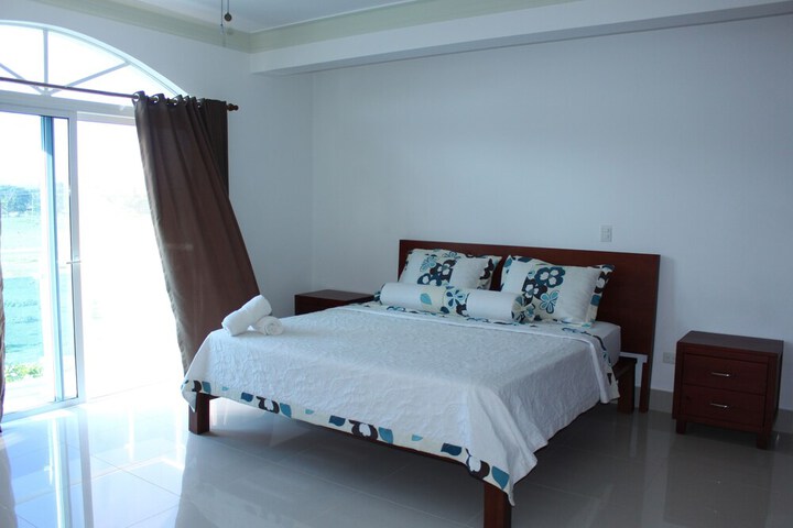 Room 2 of 10