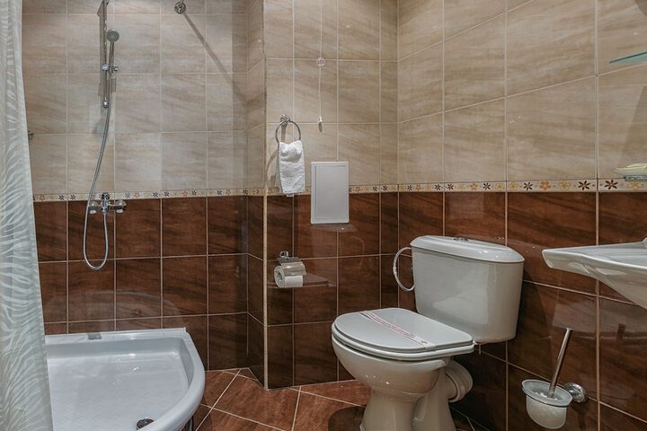 Room 8 of 27