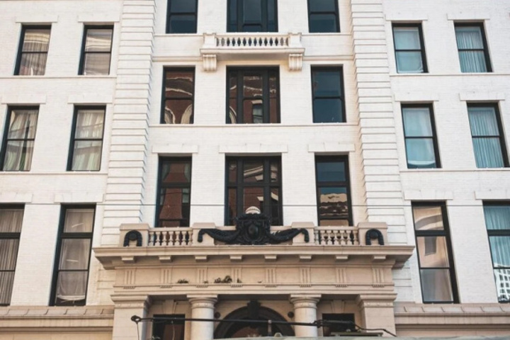 Image of Stylish 3 Bedroom Apt w / Balcony and Extra Bed