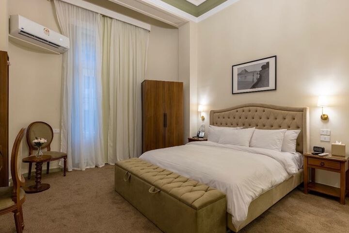 Room 13 of 24