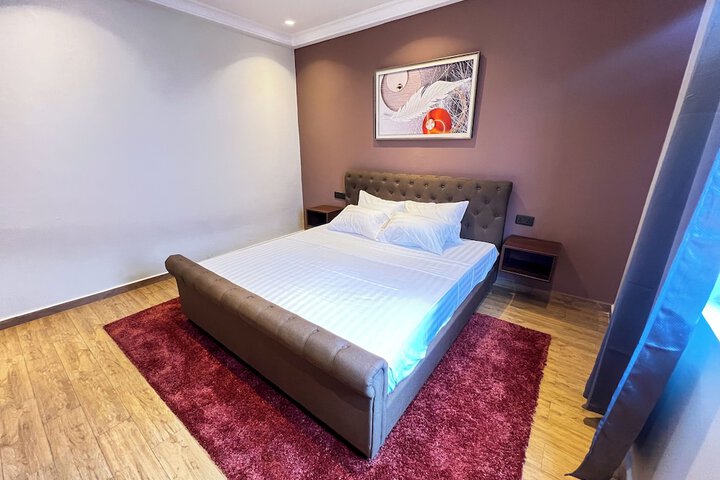 Room 17 of 28