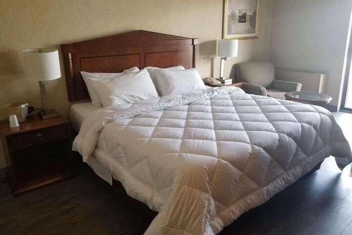 1 King Bed (4 of 6)