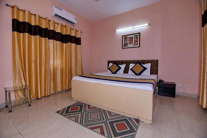 Room 6 of 16