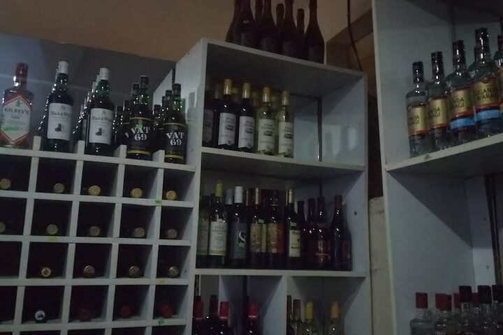 Lounge 8 of 14