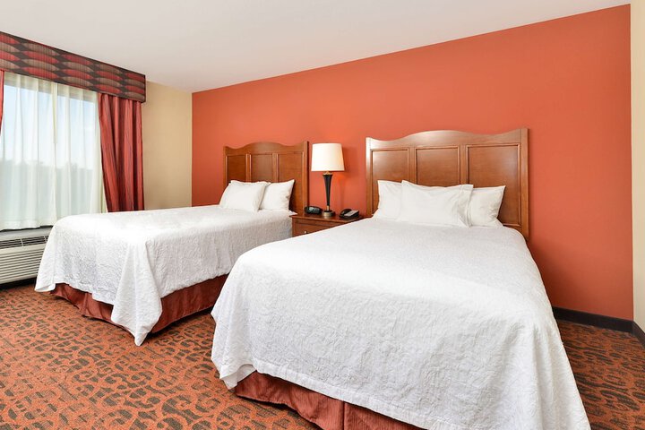 2 Queen Beds (1 of 9)