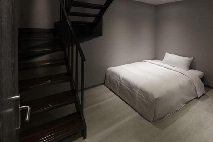 Room 15 of 36