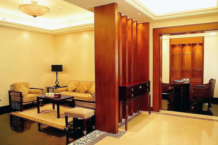 Room 4 of 12