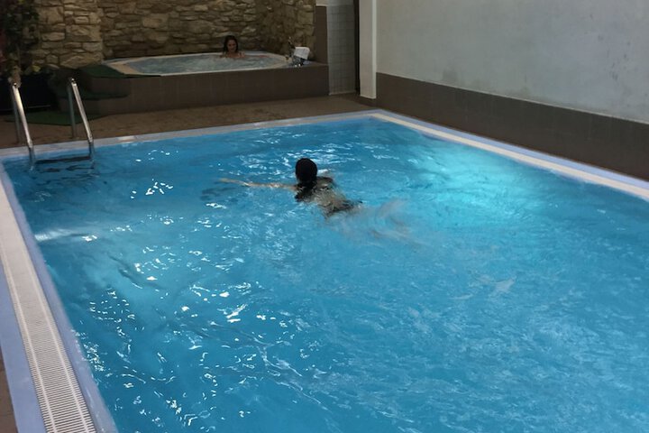 Pool 21 of 38