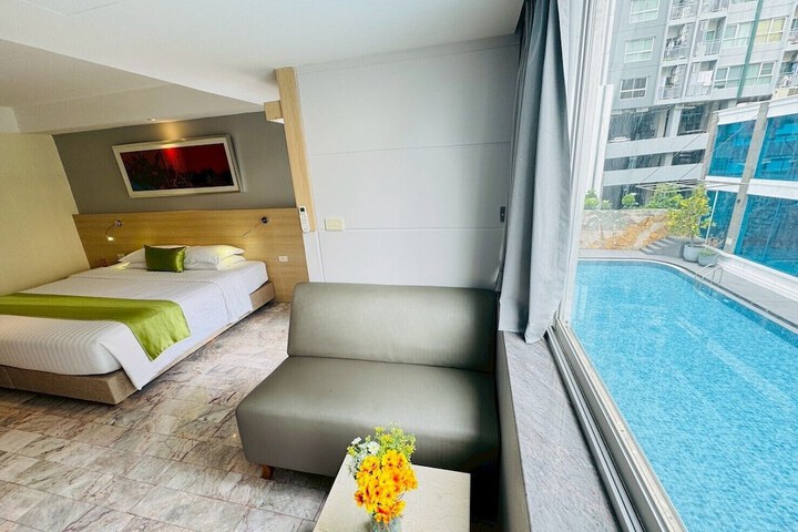 Room 10 of 35