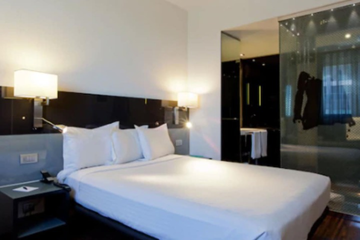 Room 8 of 48