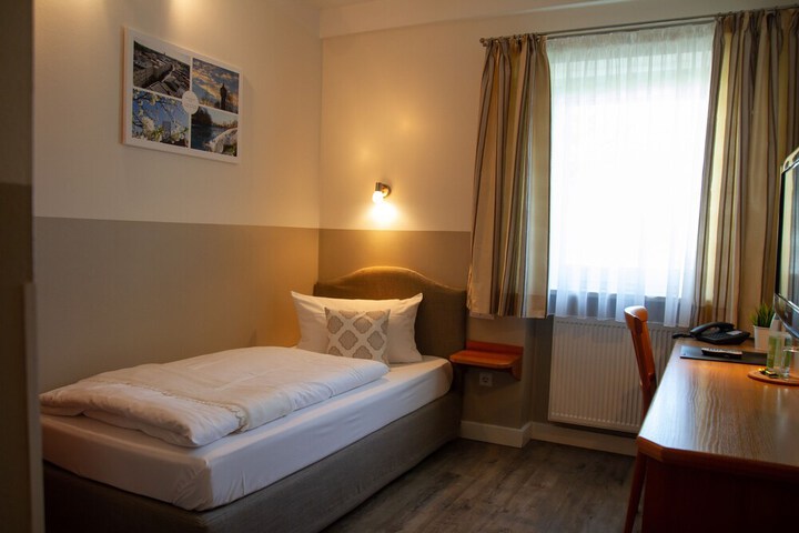 Room 9 of 24