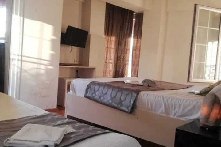 Room 4 of 11