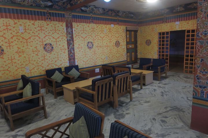 Lounge 20 of 29