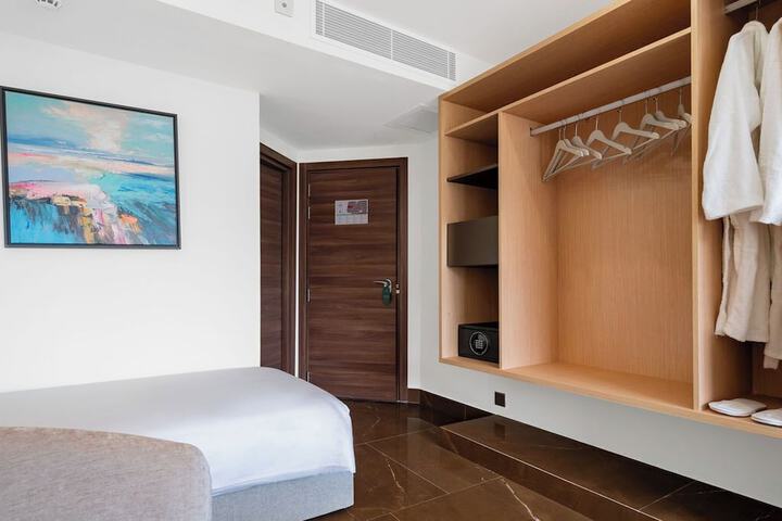 Room 8 of 50
