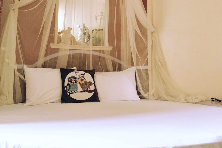 Room 7 of 18