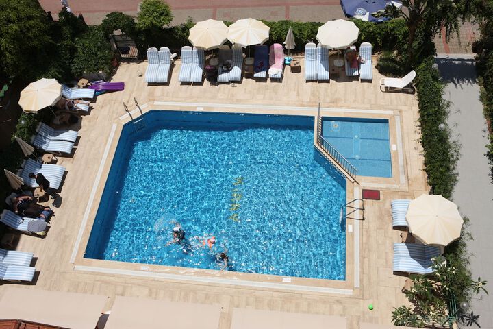 Pools & Facilities