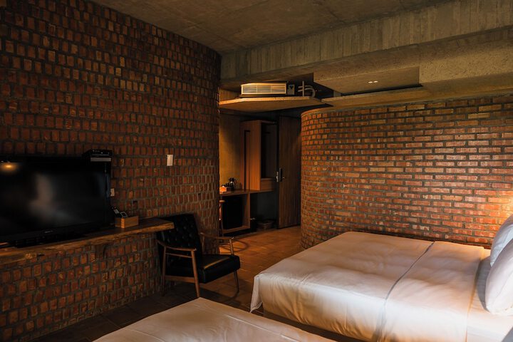 Room 4 of 72