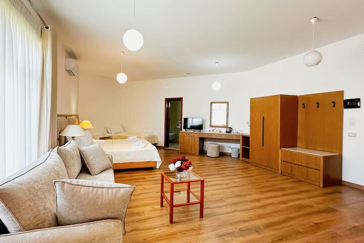 Room 40 of 187