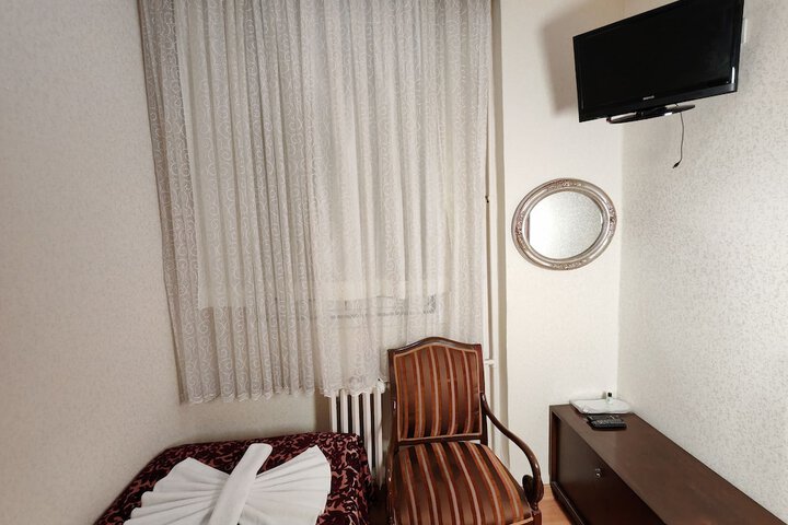 Room 6 of 61