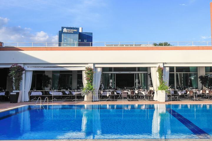Pool Hotel