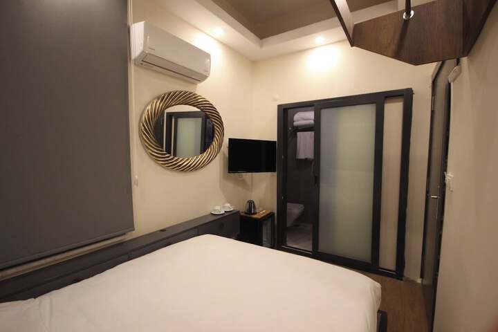 Room 99 of 204