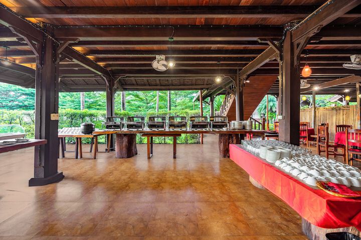Dining 45 of 63