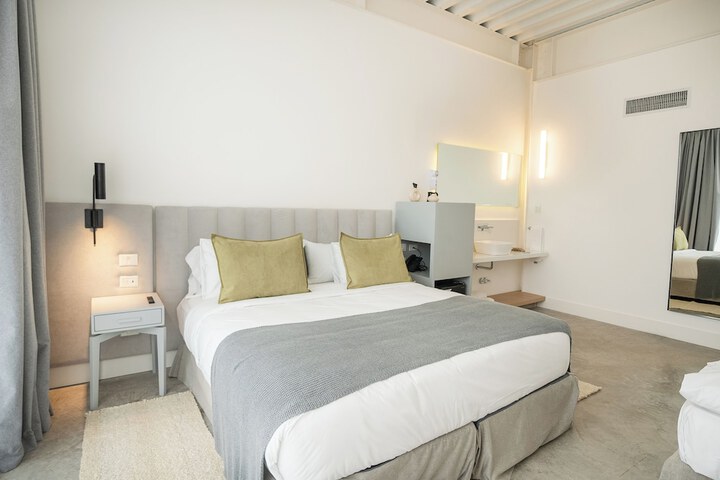 Room 28 of 92