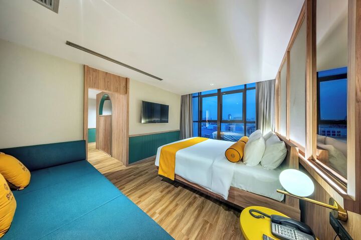 Room 52 of 64