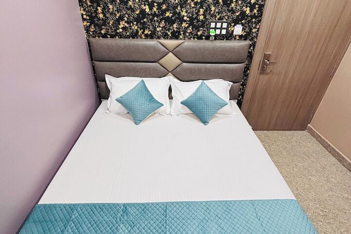 Room 8 of 31