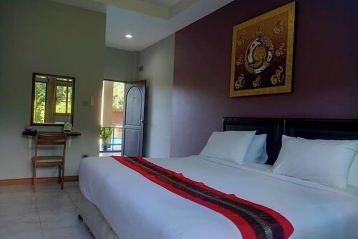 Room 6 of 33