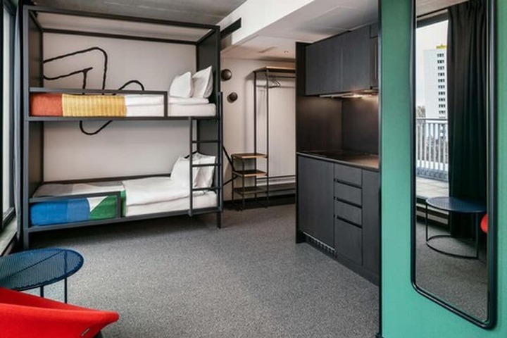 Room 6 of 90