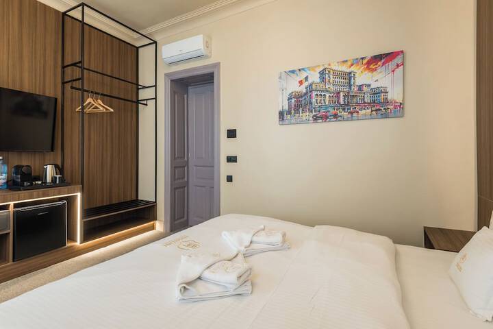 Room 100 of 208