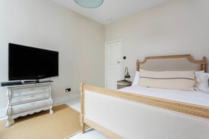 Room 16 of 30