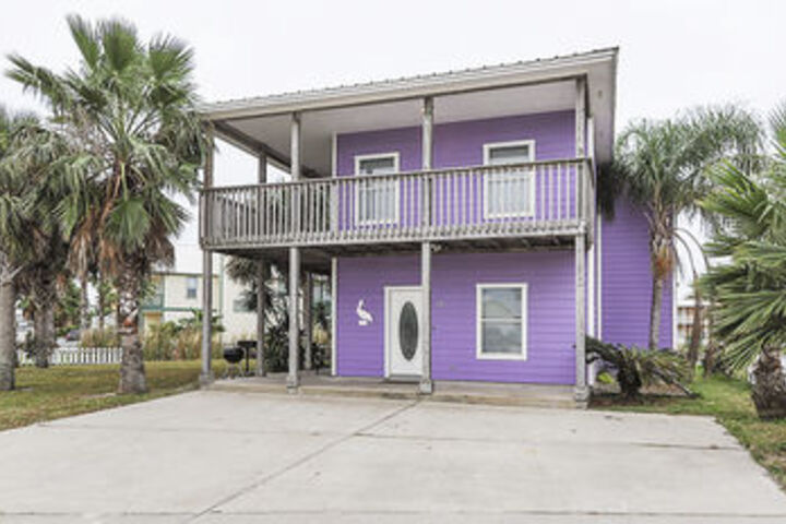 Exterior of 3Br 3BA Mustang Royales Magnificent by RedAwning