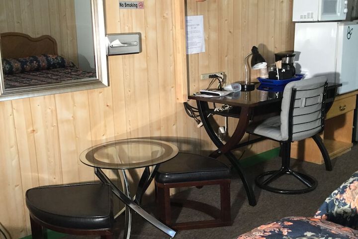 Room 4 of 36