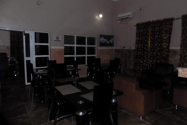 Lounge 15 of 15