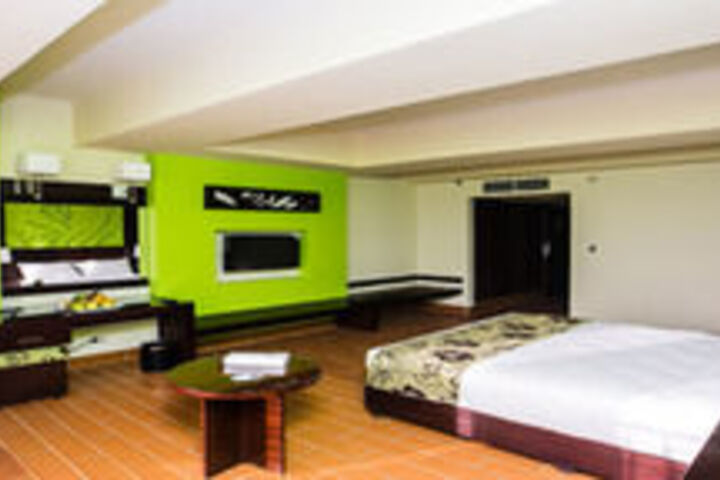 Room 16 of 34