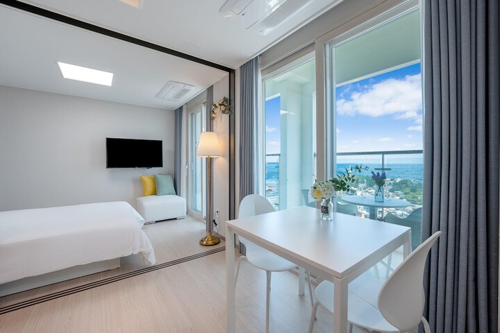 Room 293 of 640