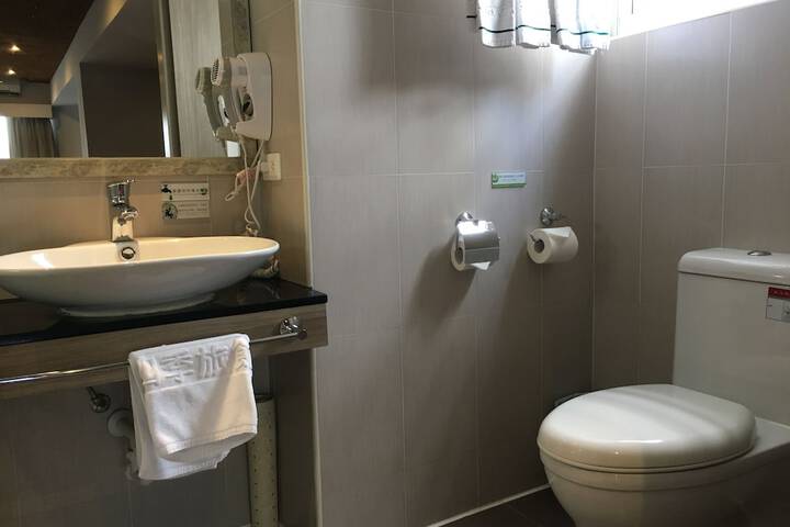 Room 15 of 49